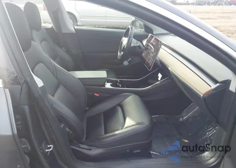 2018 Tesla Model 3 Long Range/Performance z USA, uszkodzony, nr VIN 5YJ3E1EB2JF116799